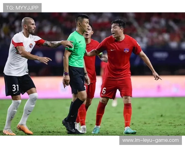 中超联赛引入AI裁判助力，技术赋能提升比赛公正性，中超裁判又出争议判罚