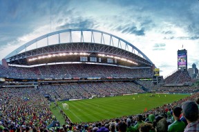 跳水赛场波兰展现高难动作实力，波兰跳水队