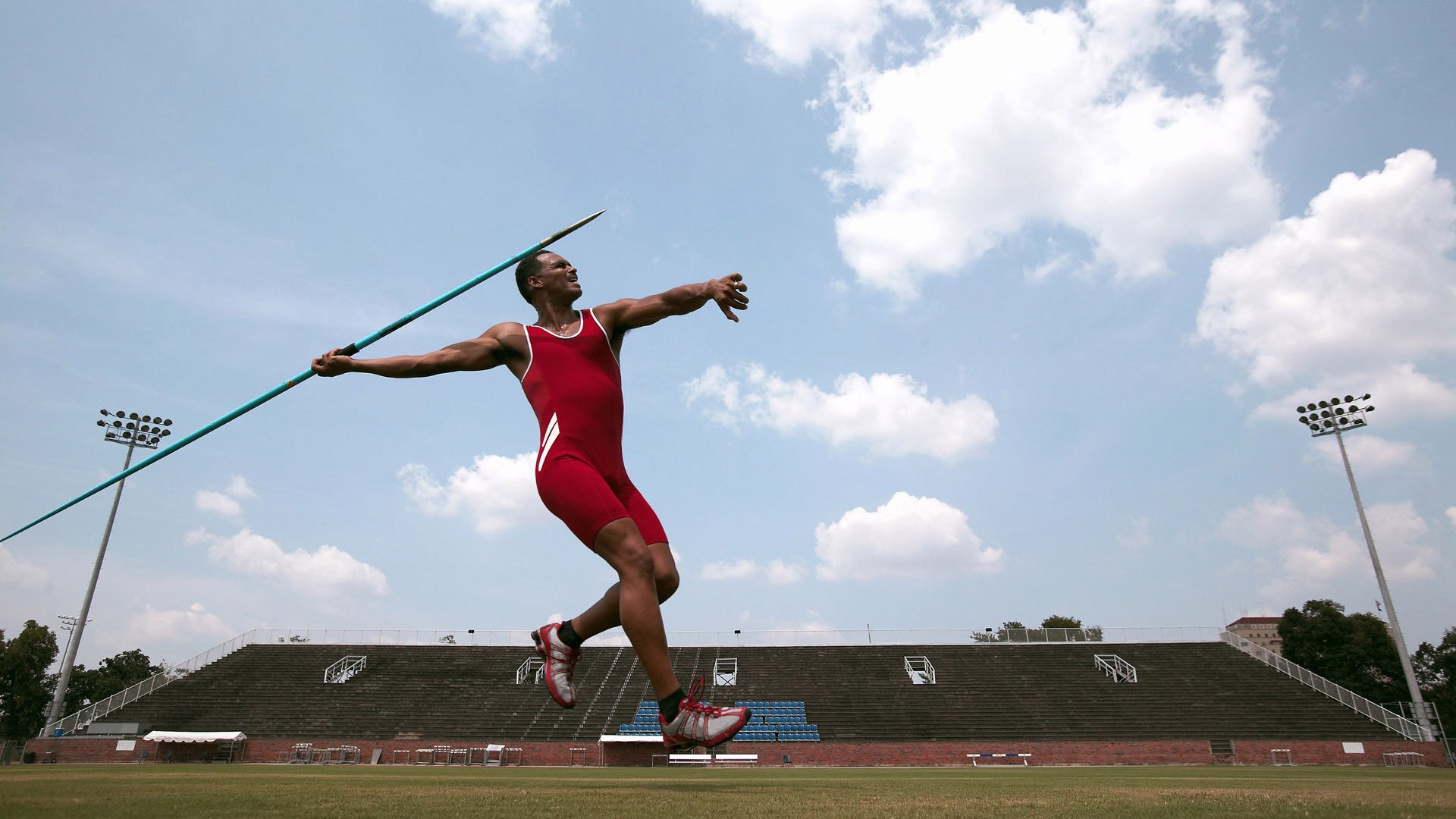 哈维-西蒙斯闪耀表现：热刺4-0哥本哈根背后的战术解密与个人故事