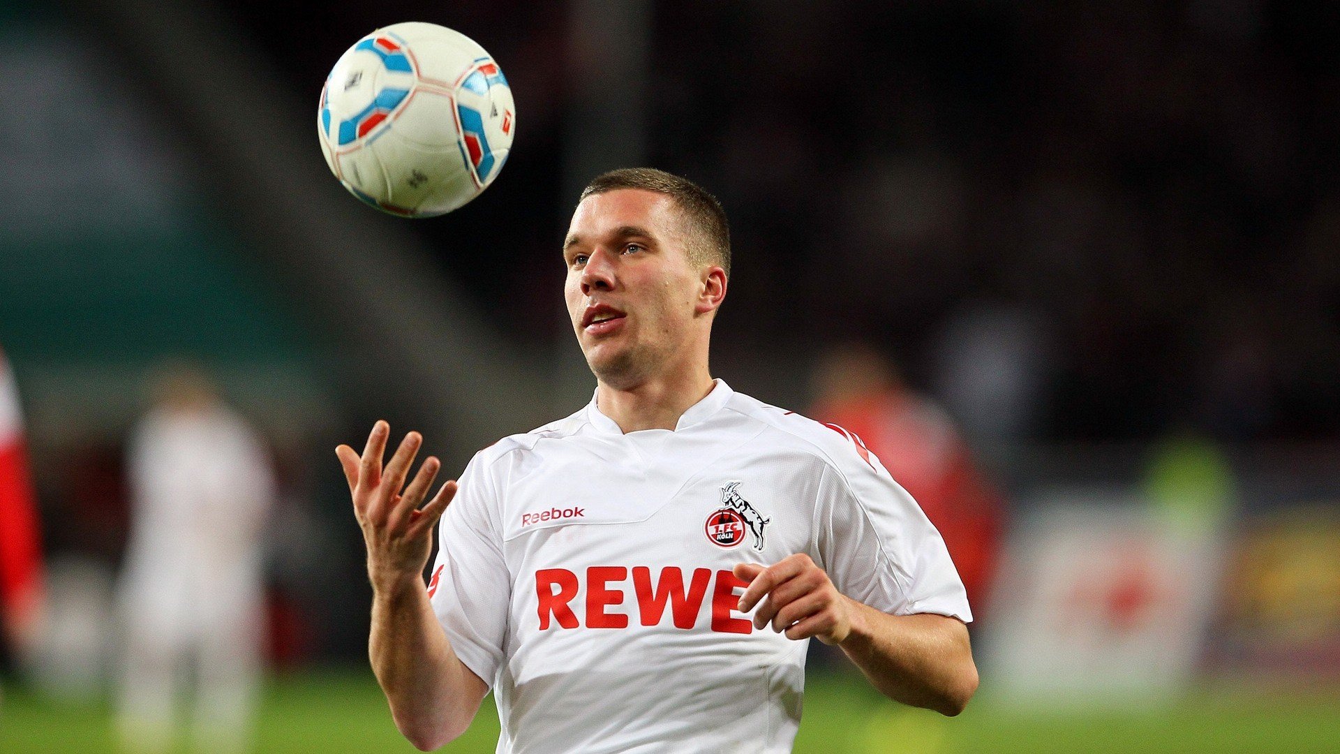 掘金表现稳定，球队默契度联盟顶级，球队配合默契